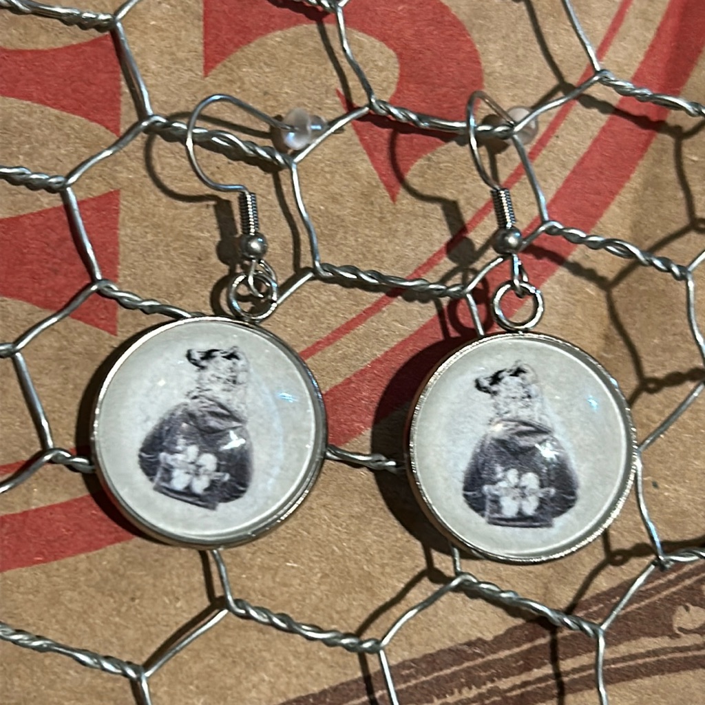 Trader Joes Earrings 20mm Polar Bear With Tj Sweatshirt 14$